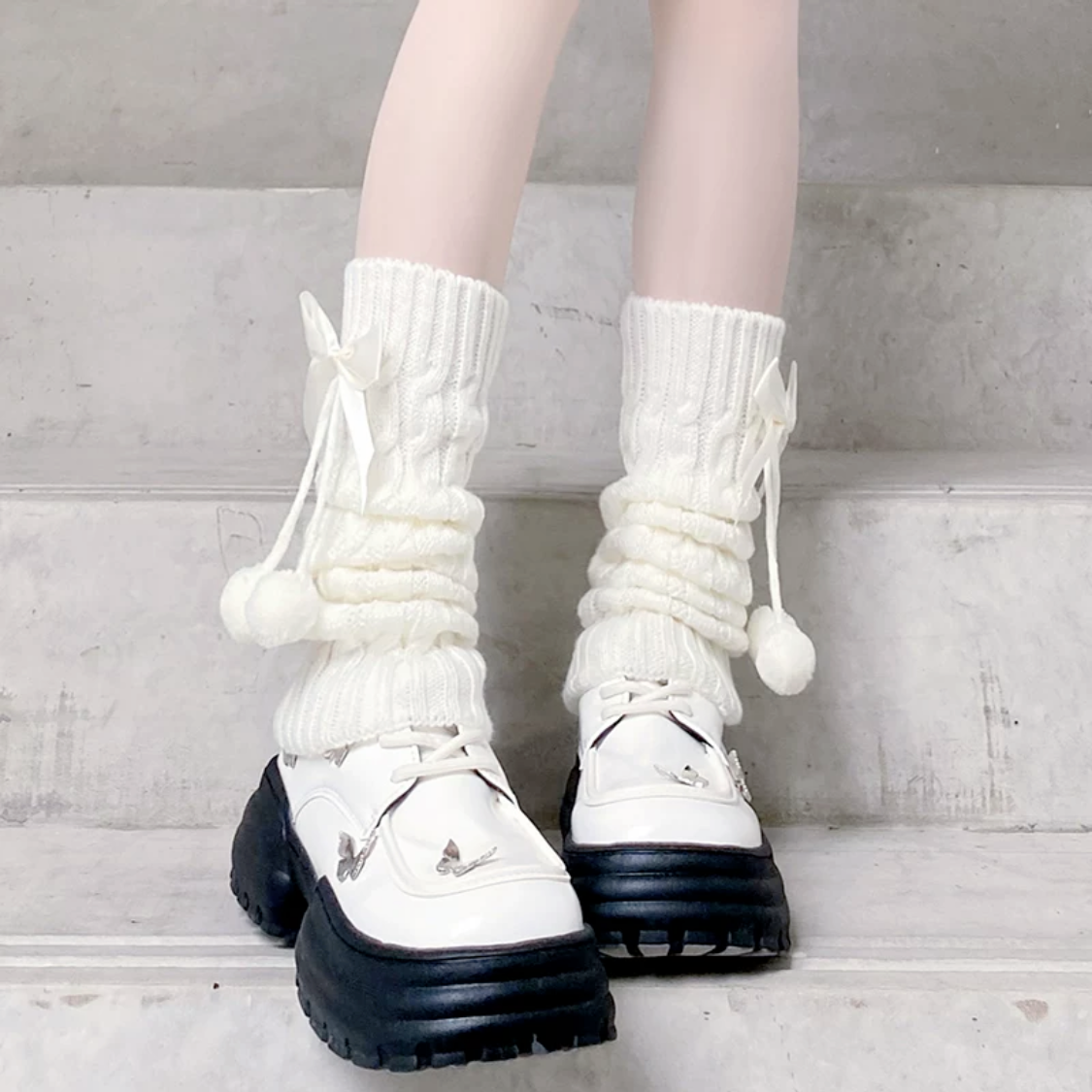 Fur ball bow socks HA2342